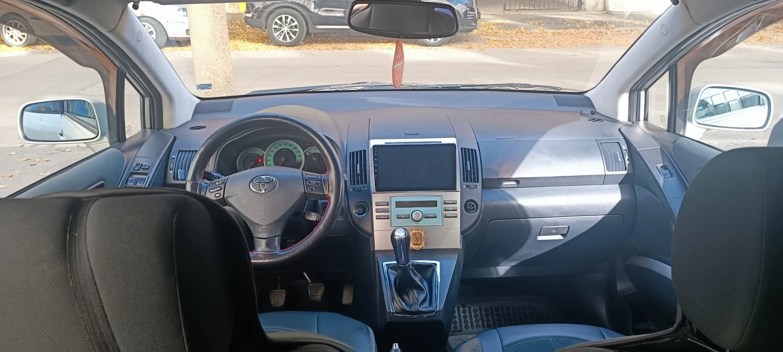 Toyota Corolla verso 2.2D4D - изображение 3