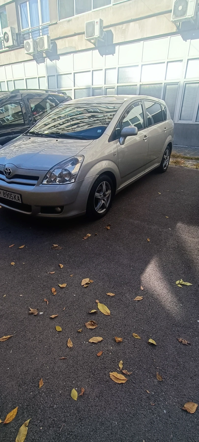 Toyota Corolla verso 2.2D4D - изображение 2