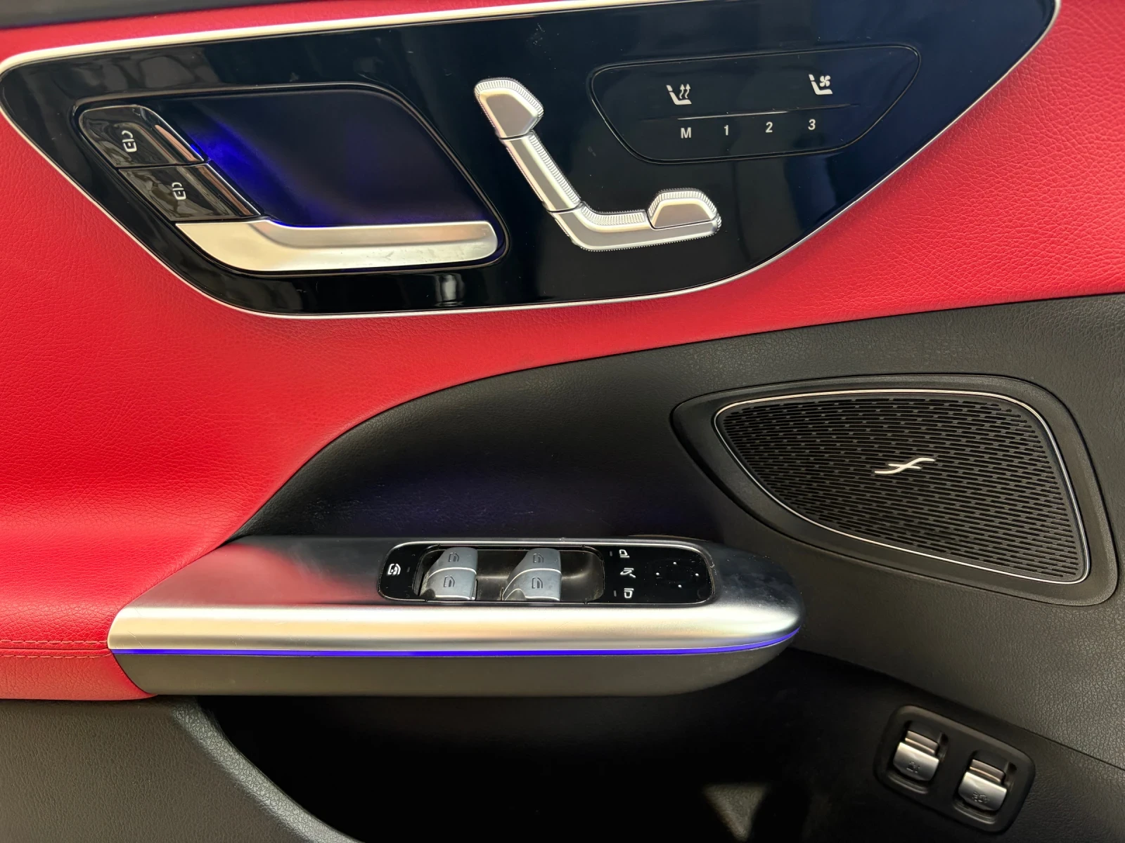 Mercedes-Benz C 300 e AMG line Distronic 360* Panorama | Mobile.bg � ����������� 16