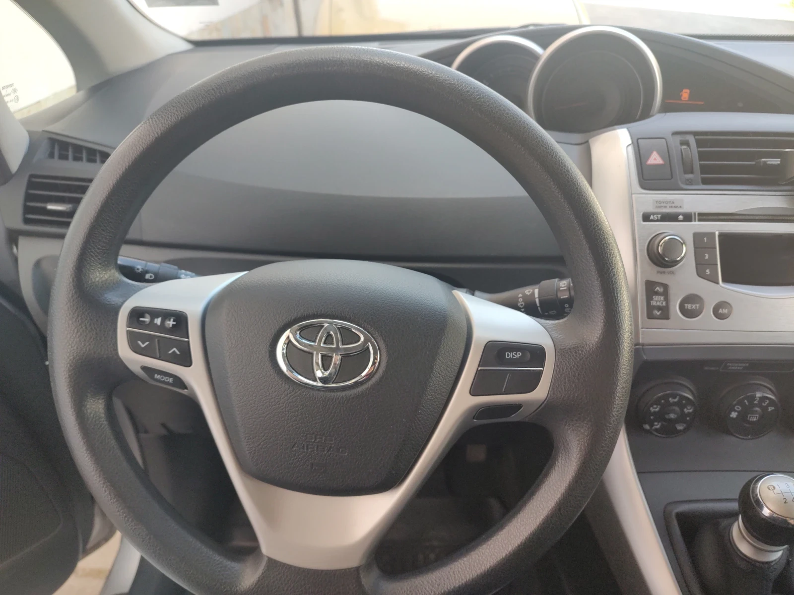 Toyota Corolla verso  - изображение 6