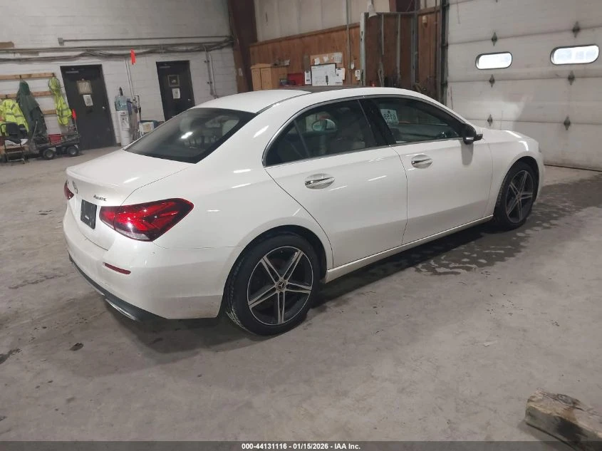 Mercedes-Benz A 220 4Matic - изображение 4