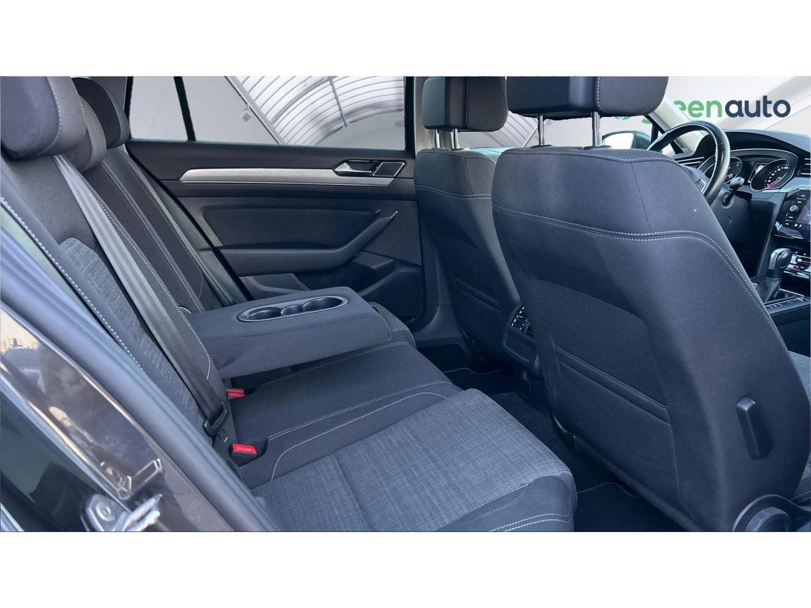 VW Passat  2. 0 TDi DSG SCR, Месечна вноска от 268  , снимка 10 - Автомобили и джипове - 53824082