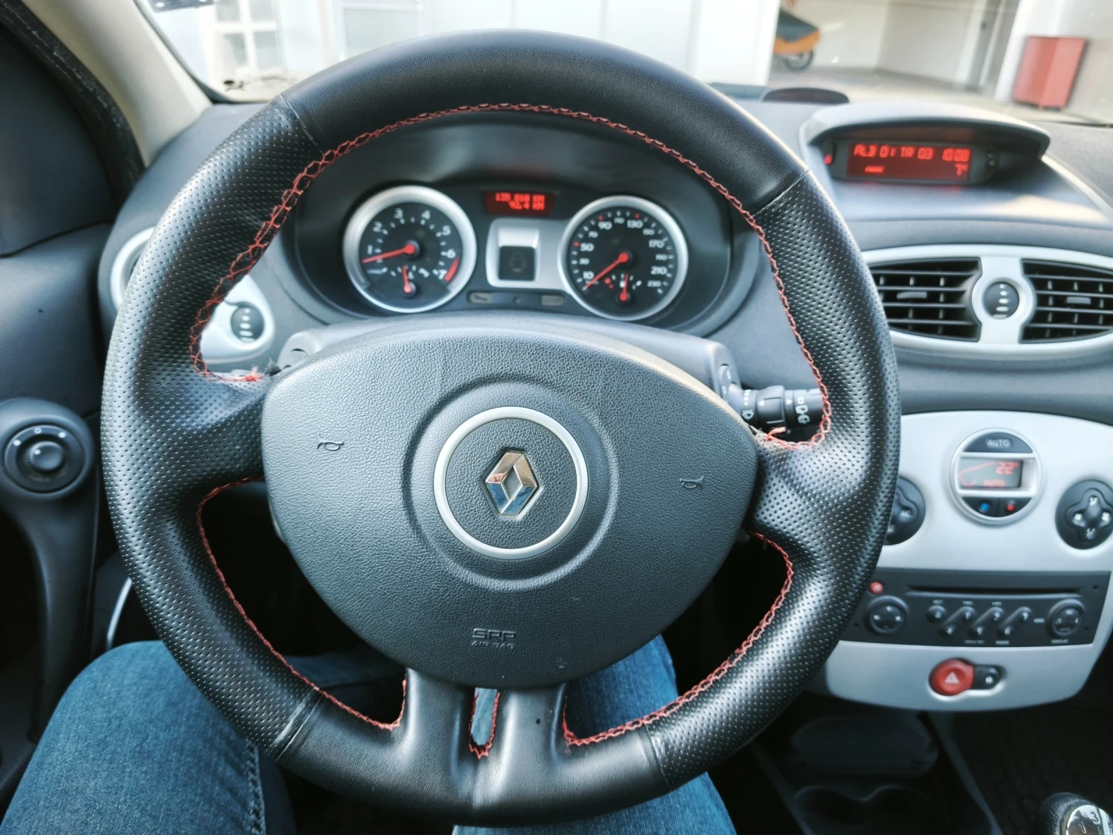 Renault Clio 1.6 16V, снимка 10 - Автомобили и джипове - 53842893