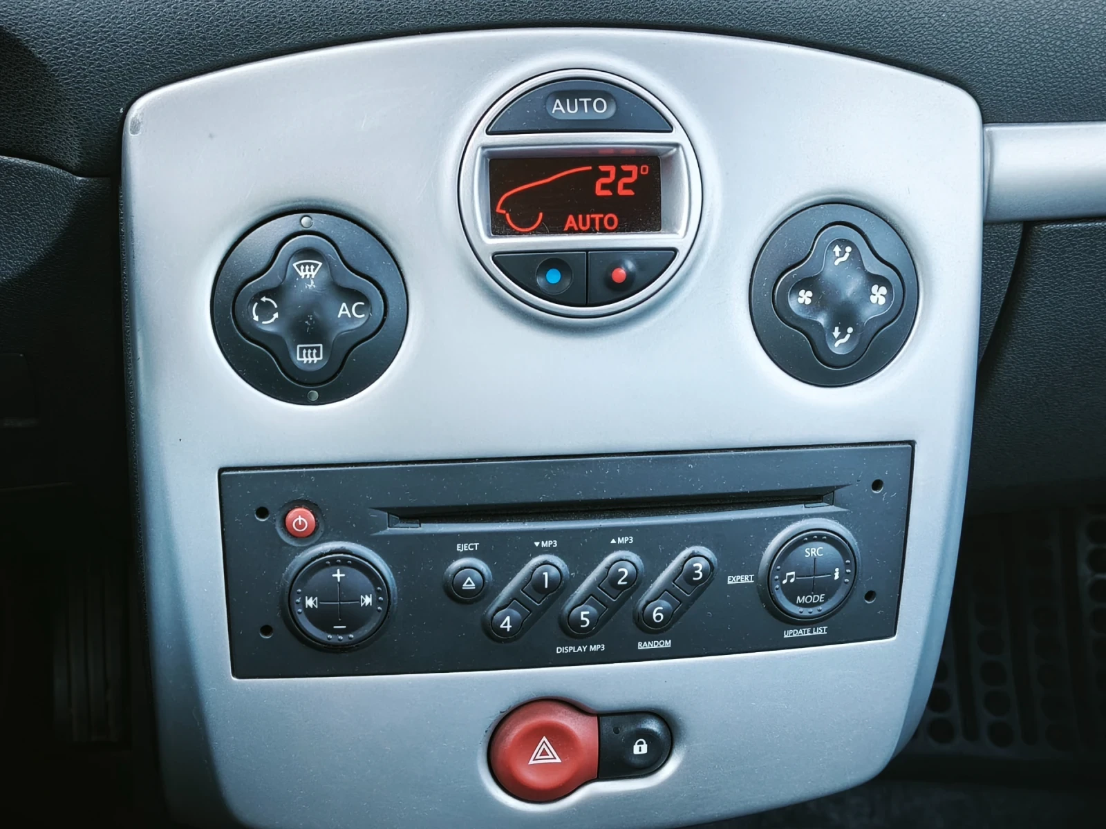 Renault Clio 1.6 16V, снимка 8 - Автомобили и джипове - 53842893