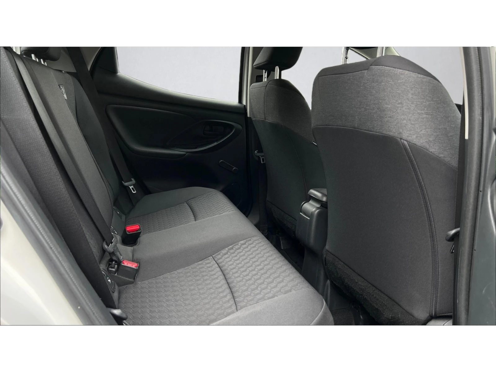 Toyota Yaris Месечна вноска от 225  , снимка 4 - Автомобили и джипове - 54055806