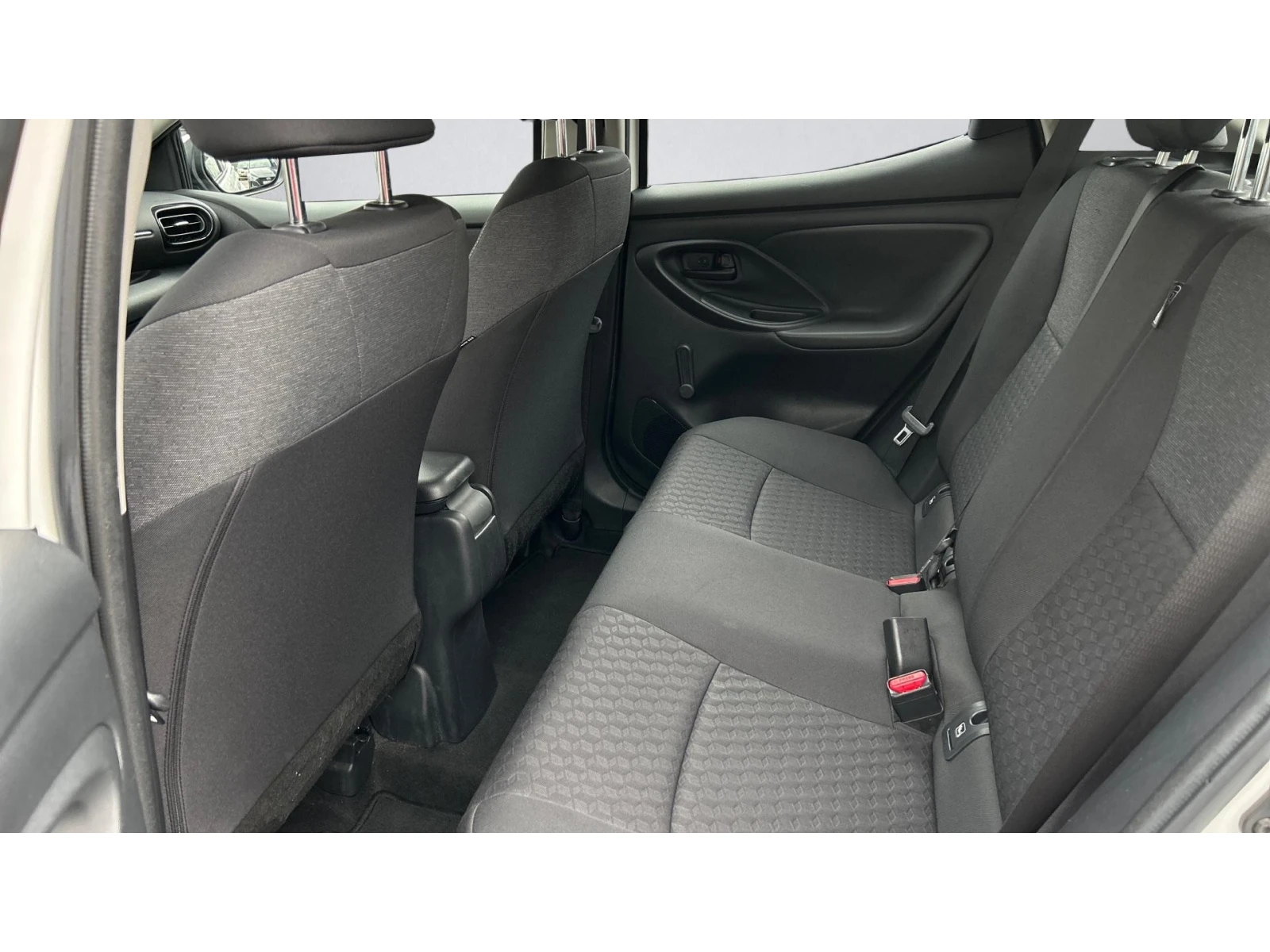 Toyota Yaris Месечна вноска от 225  , снимка 8 - Автомобили и джипове - 54055806