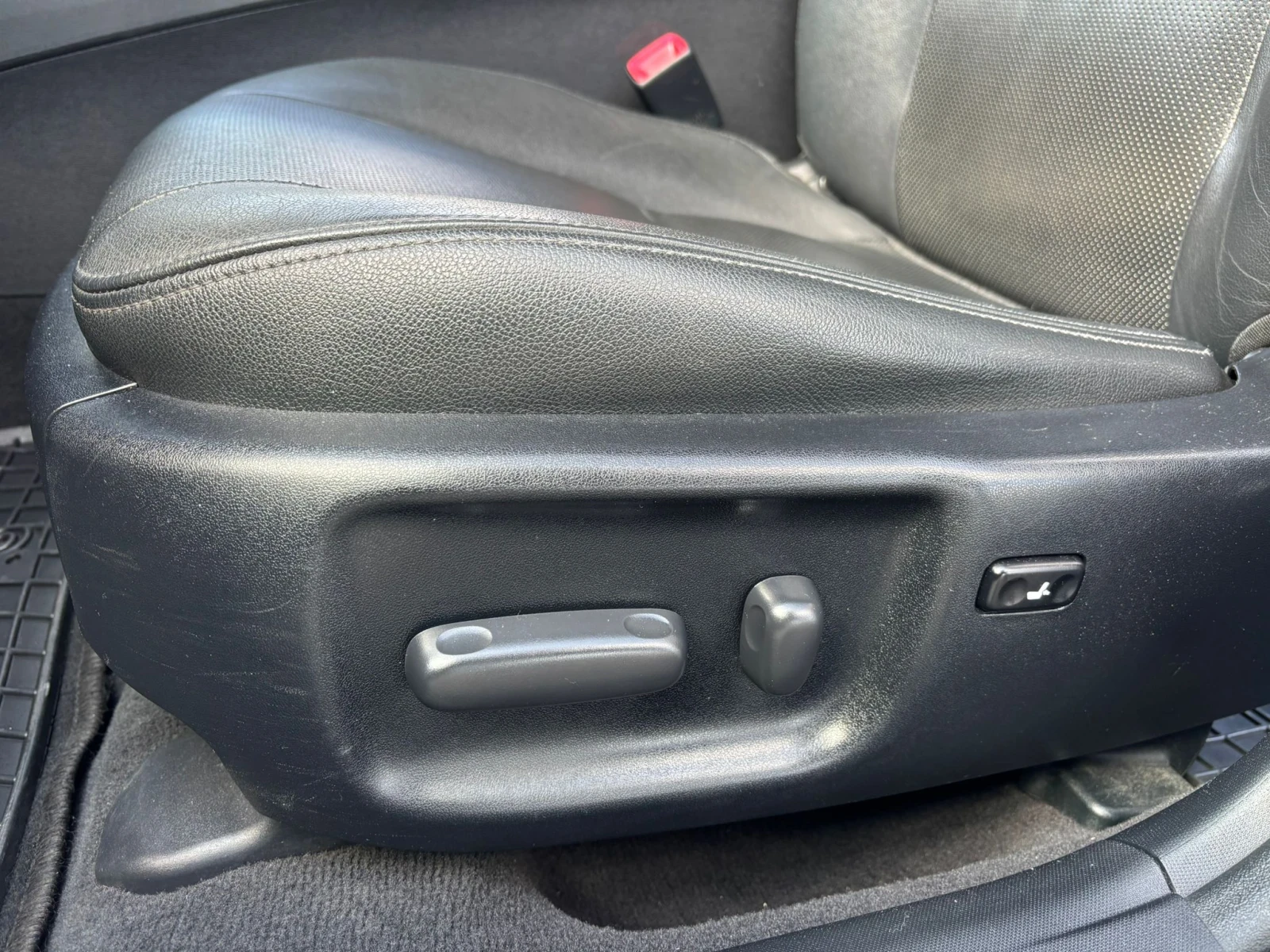 Toyota Avensis 2.2D4D EXECUTIVE , снимка 10 - Автомобили и джипове - 54064270