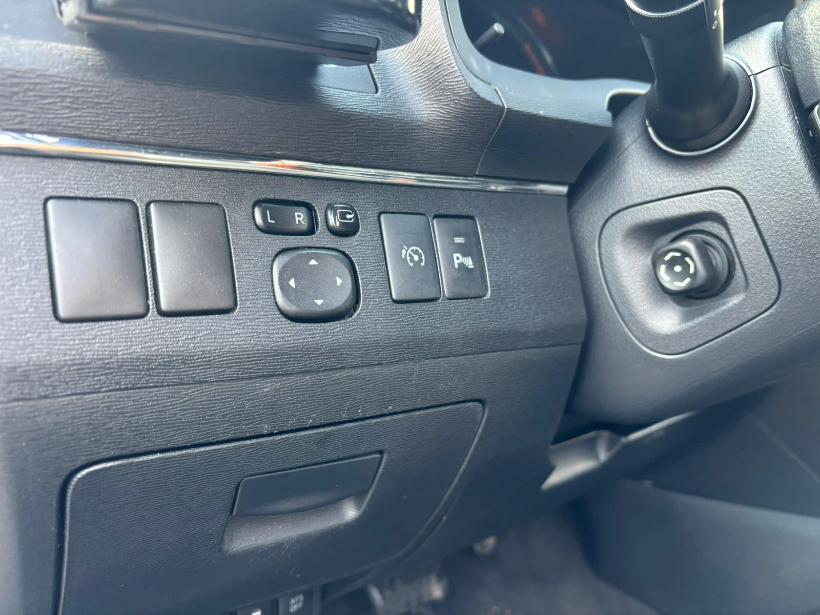 Toyota Avensis 2.2D4D EXECUTIVE , снимка 11 - Автомобили и джипове - 54064270