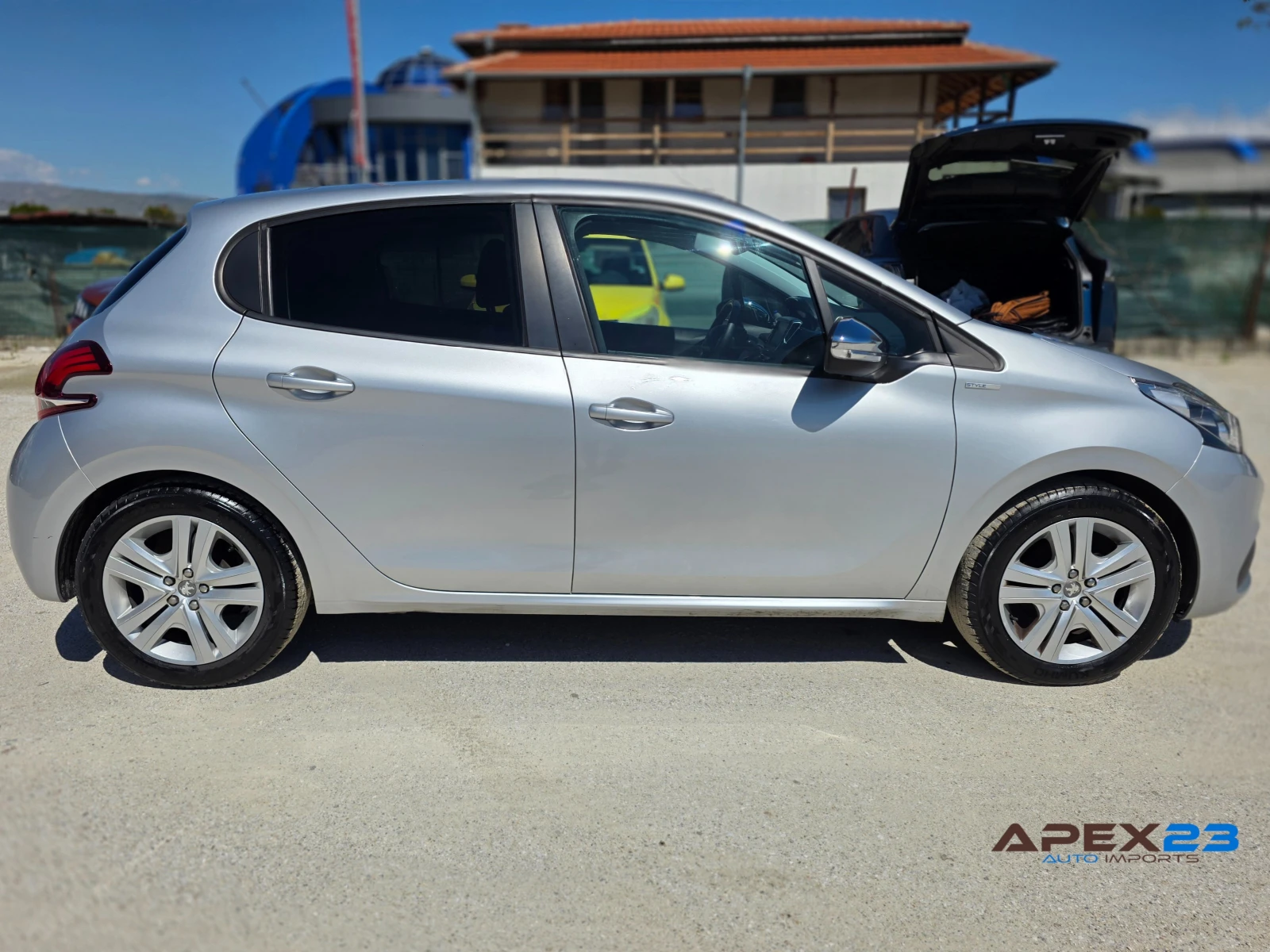 Peugeot 208 Style, 1.2cc, Vti, снимка 8 - Автомобили и джипове - 54127346