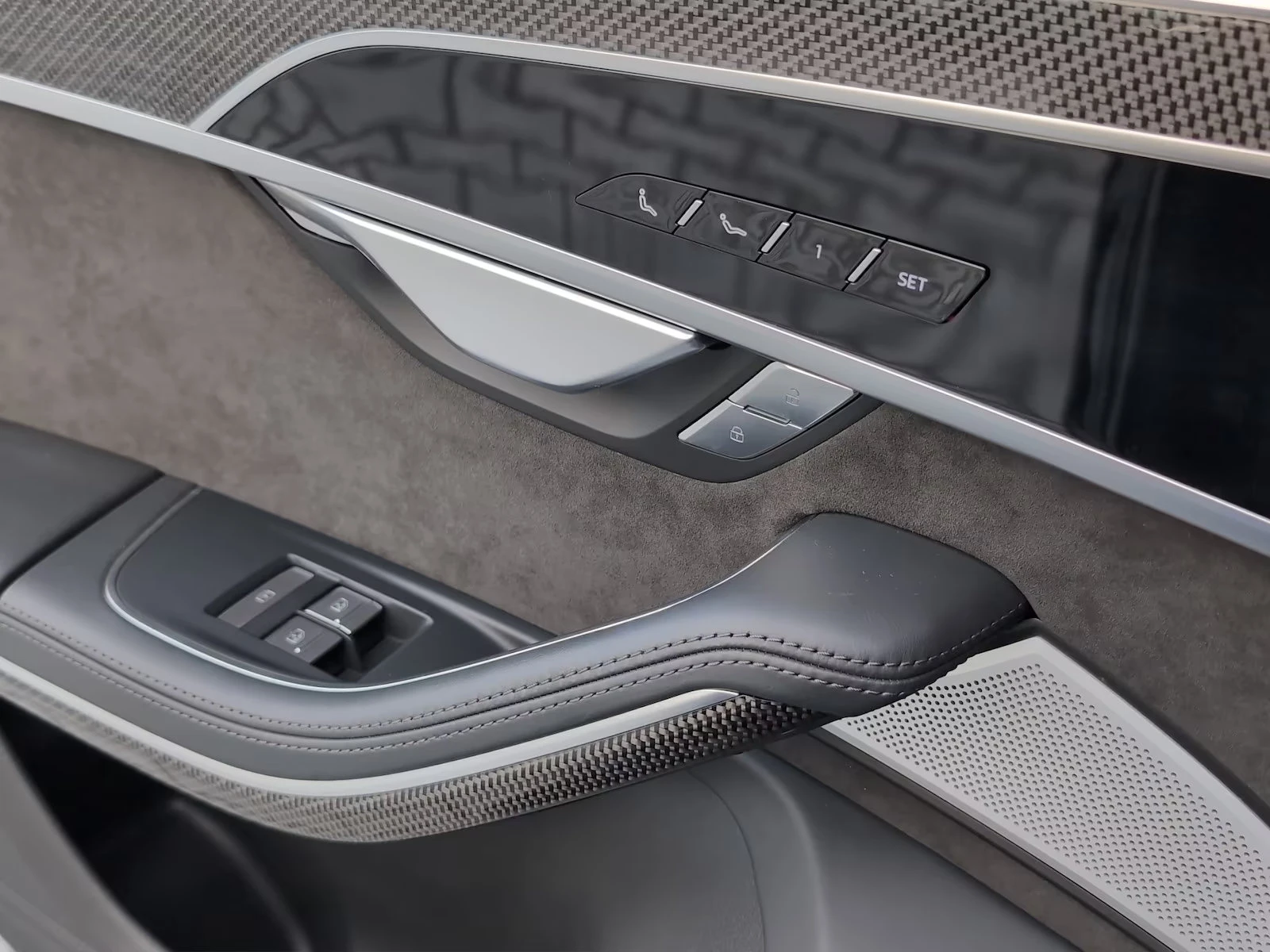 Audi S8 571HP/PANO/SOFTC/B&O/HUD/KERAMIC/360/323z | Mobile.bg � ����������� 16