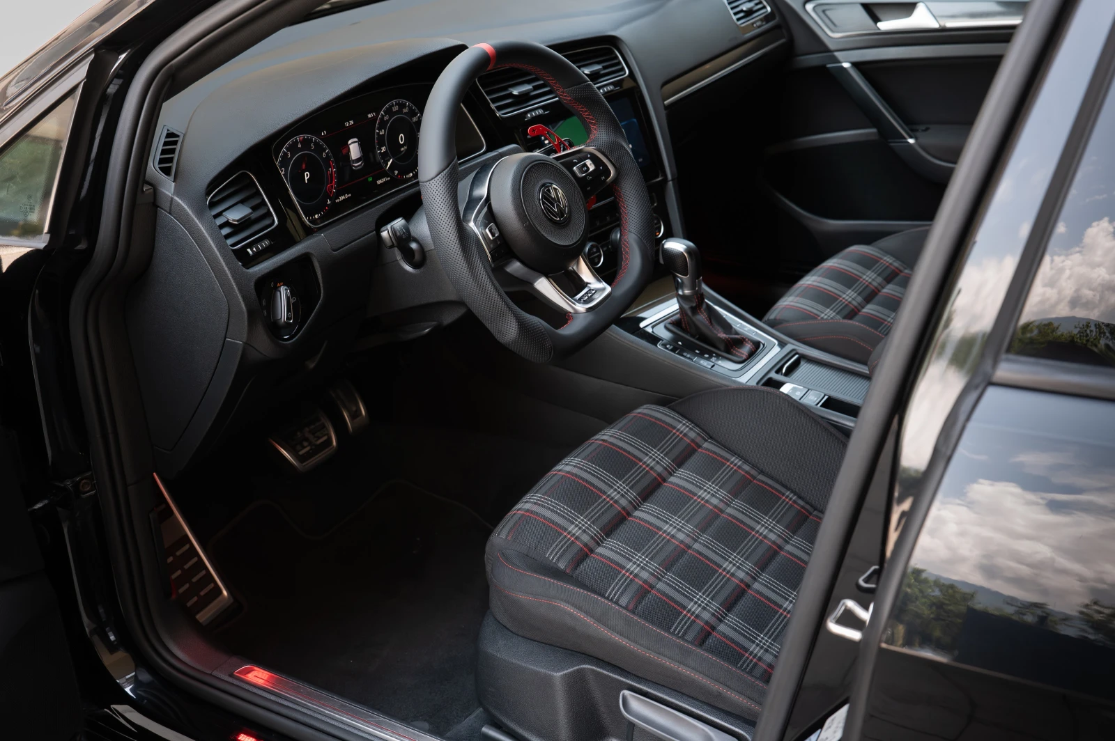 VW Golf GTI* 7.5* APR TUNING* ЛИЗИНГ* ГАРАНЦИЯ, снимка 7 - Автомобили и джипове - 54848678
