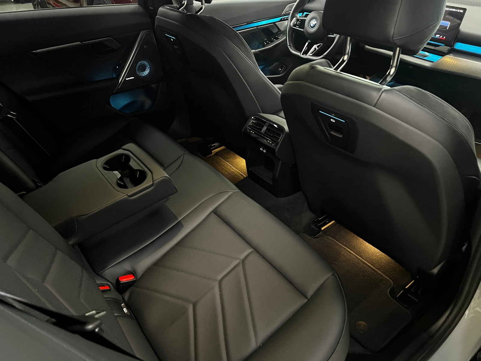 BMW 550 e xDrive, снимка 11 - Автомобили и джипове - 55134548