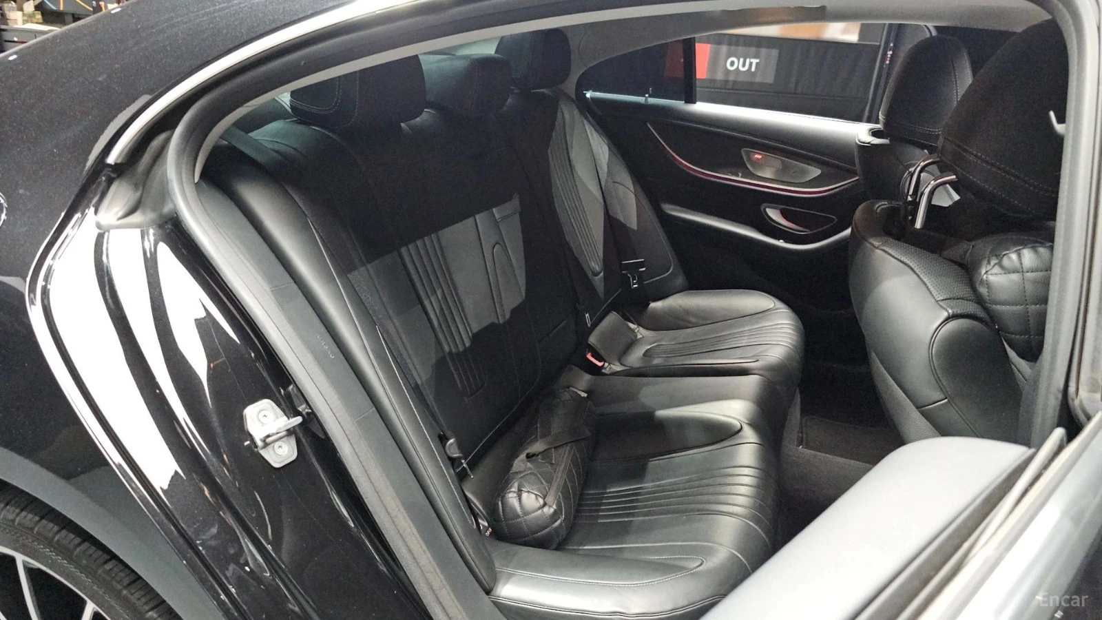 Mercedes-Benz CLS 400 d/4MAITC/AMG-LINE/BURMESTER/360CAMERA, снимка 16 - Автомобили и джипове - 55615298