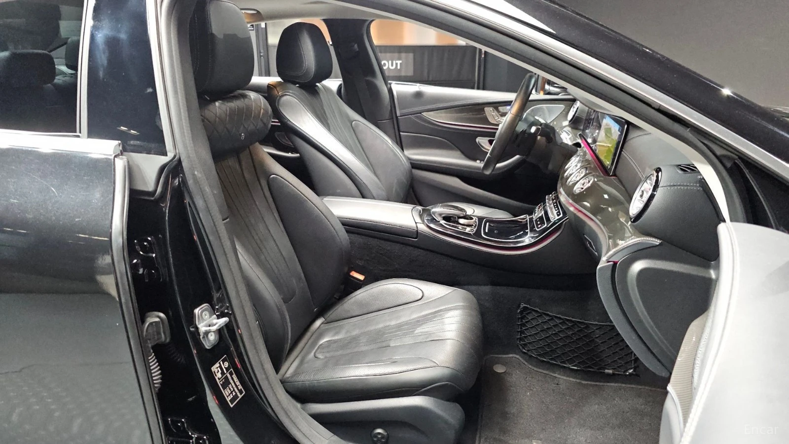 Mercedes-Benz CLS 400 d/4MAITC/AMG-LINE/BURMESTER/360CAMERA, снимка 15 - Автомобили и джипове - 55615298