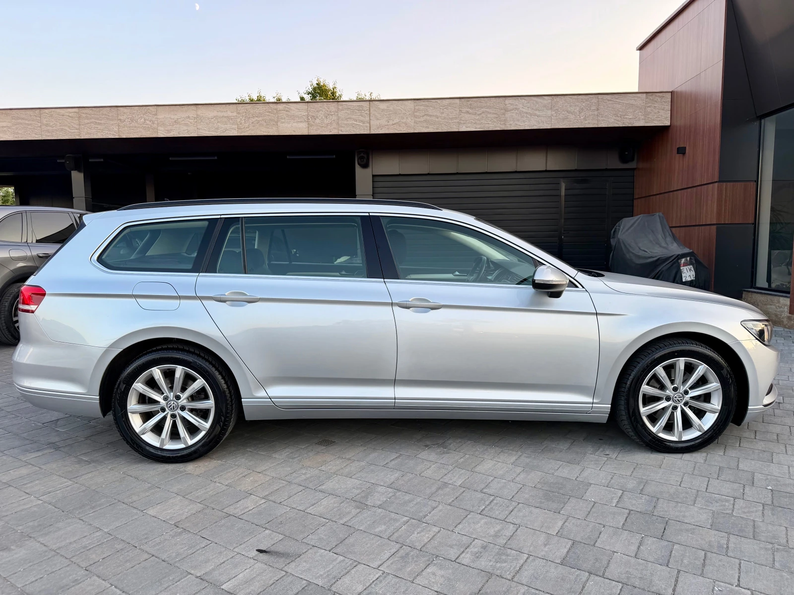 VW Passat 2.0TDI * DSG-AUTOMAT* DISTRONIC* , снимка 8 - Автомобили и джипове - 55743821