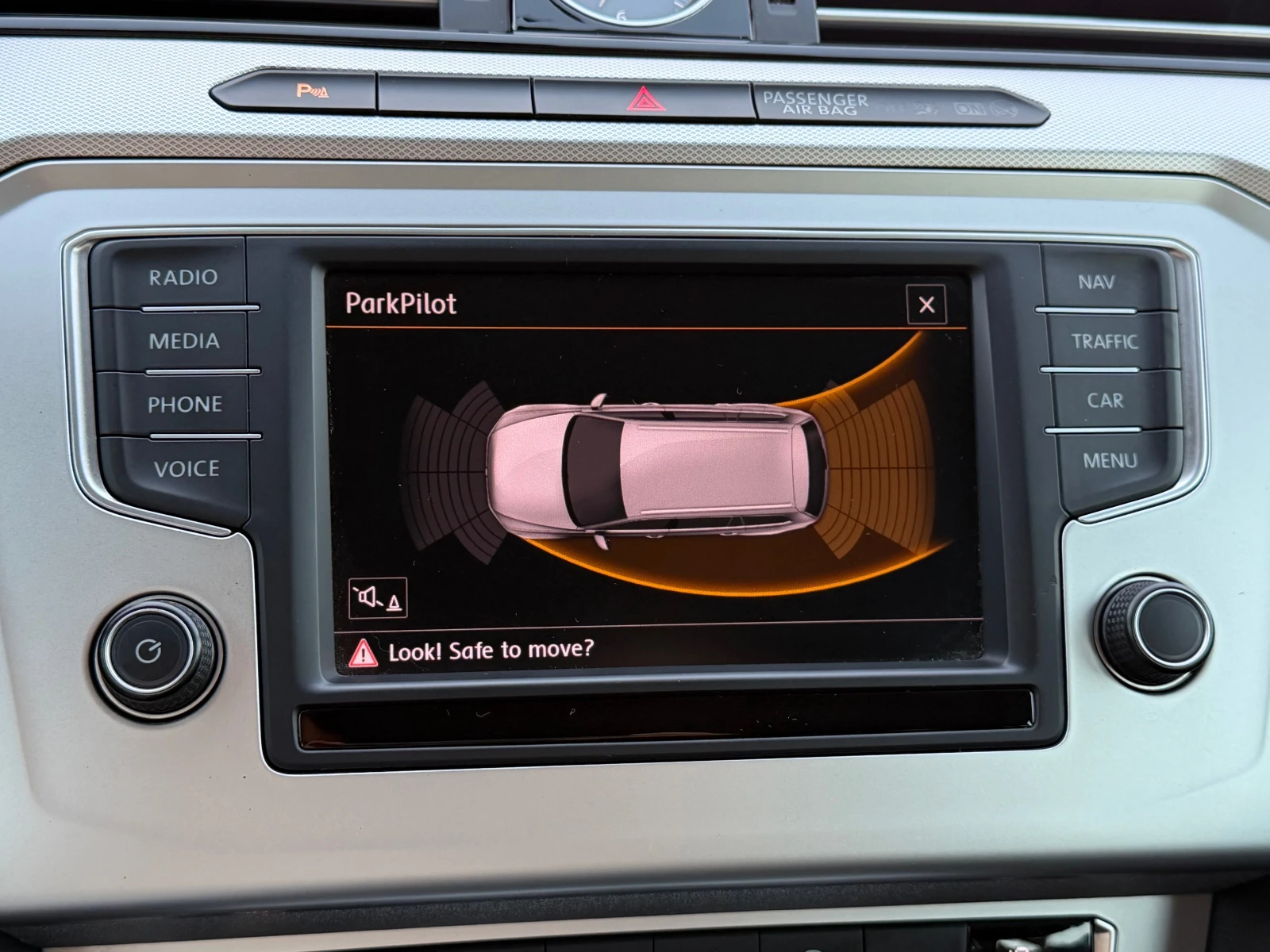 VW Passat 2.0TDI * DSG-AUTOMAT* DISTRONIC* , снимка 16 - Автомобили и джипове - 55743821