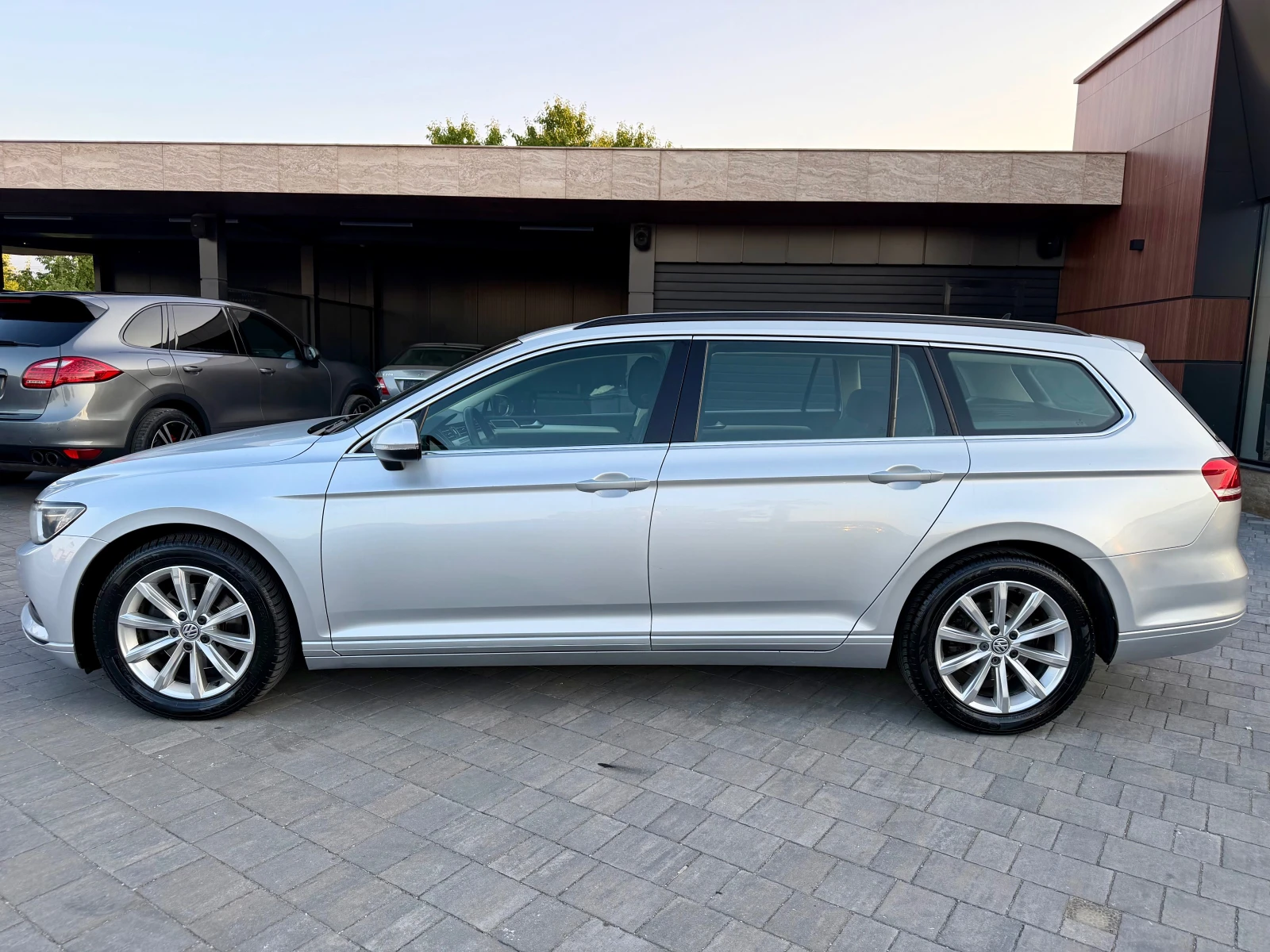 VW Passat 2.0TDI * DSG-AUTOMAT* DISTRONIC* , снимка 7 - Автомобили и джипове - 55743821