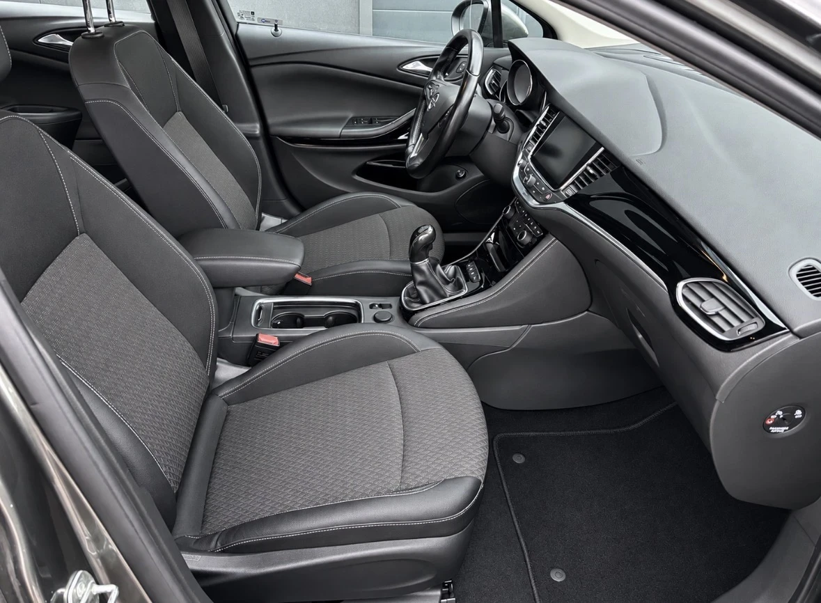 Opel Astra 1.6CDTI, снимка 10 - Автомобили и джипове - 56294087