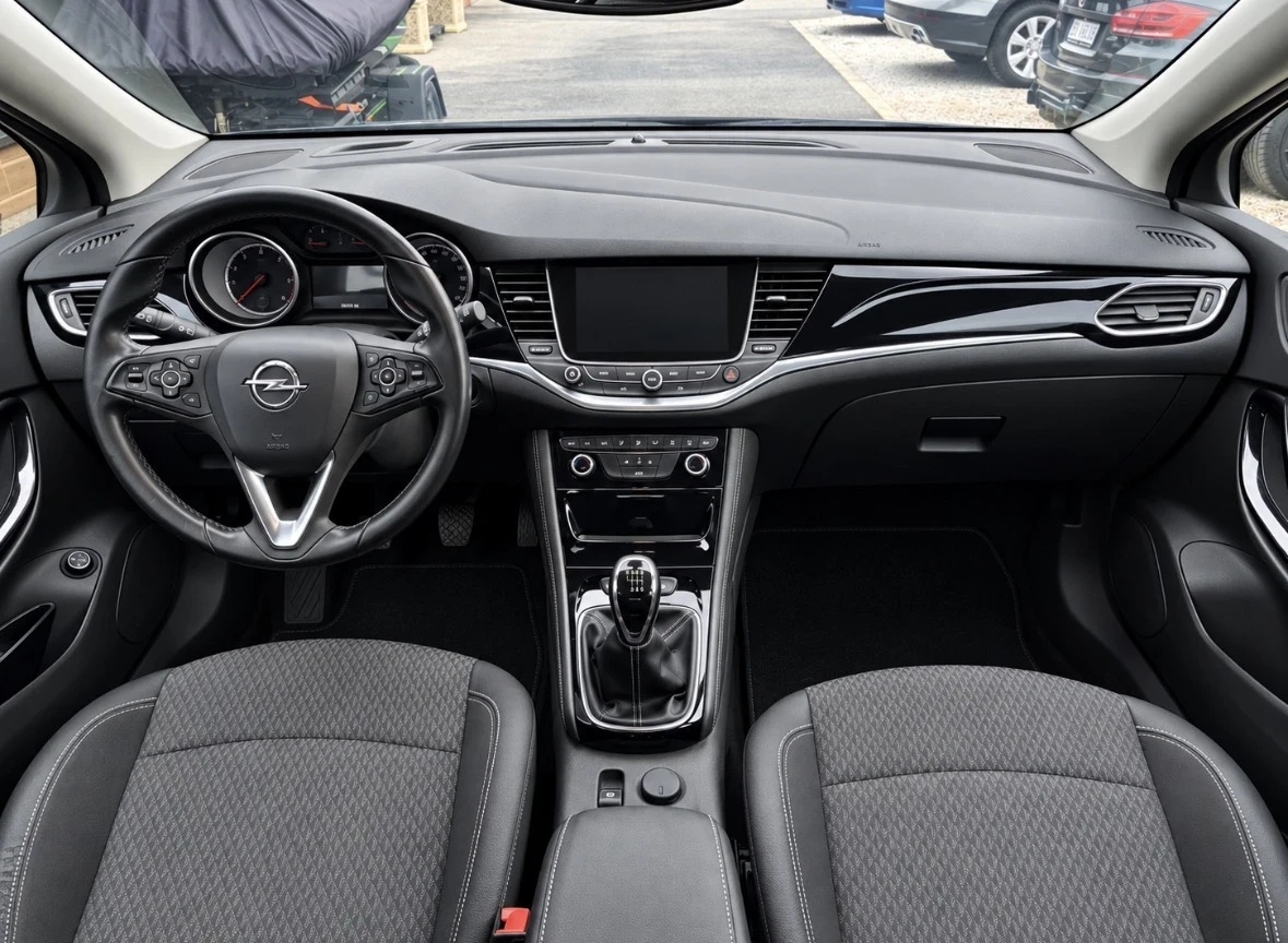 Opel Astra 1.6CDTI, снимка 9 - Автомобили и джипове - 56294087