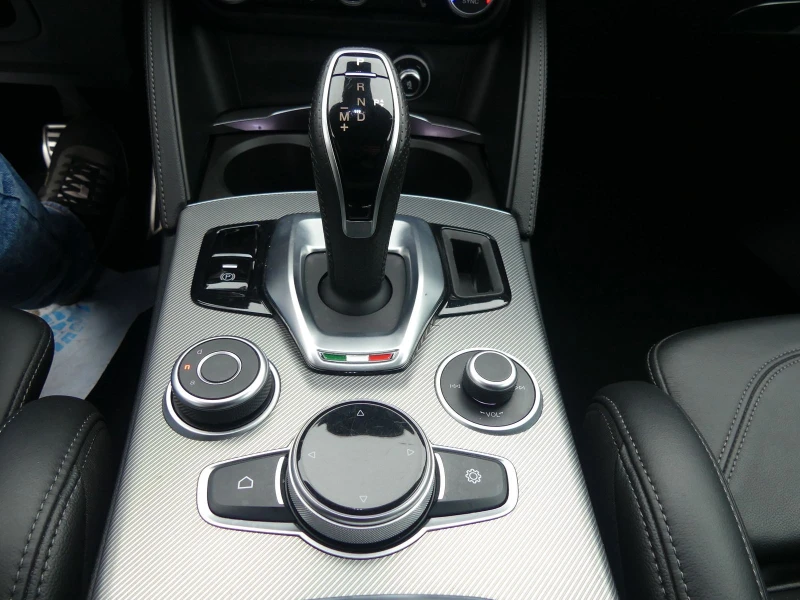 Alfa Romeo Stelvio 2.0/280HP/TURBO/VELOCE/AT8/Q4/ACC/CAM/NAVI/289vpr, снимка 17 - Автомобили и джипове - 50009250