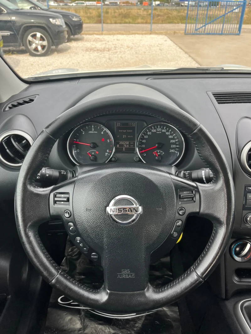 Nissan Qashqai 1.5 dCI, снимка 8 - Автомобили и джипове - 51678187