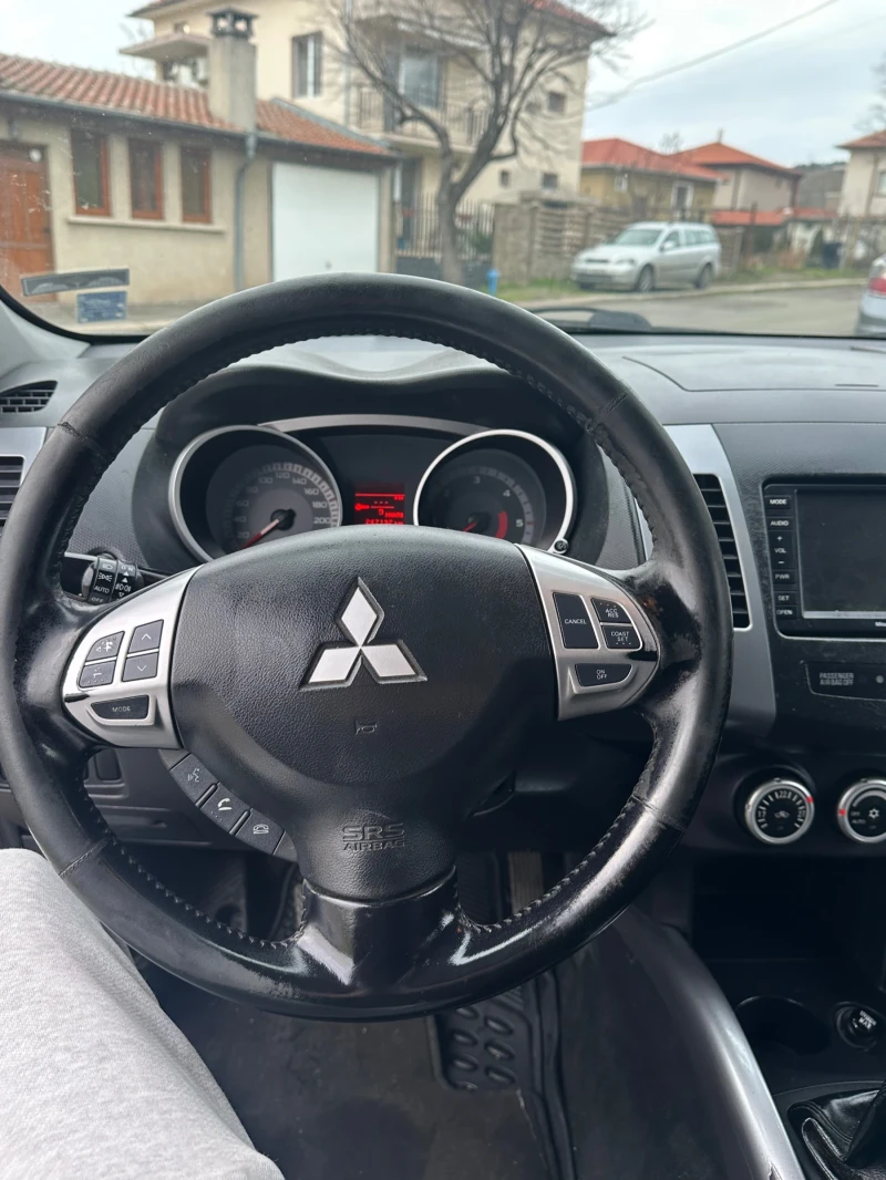 Mitsubishi Outlander, снимка 8 - Автомобили и джипове - 53478360