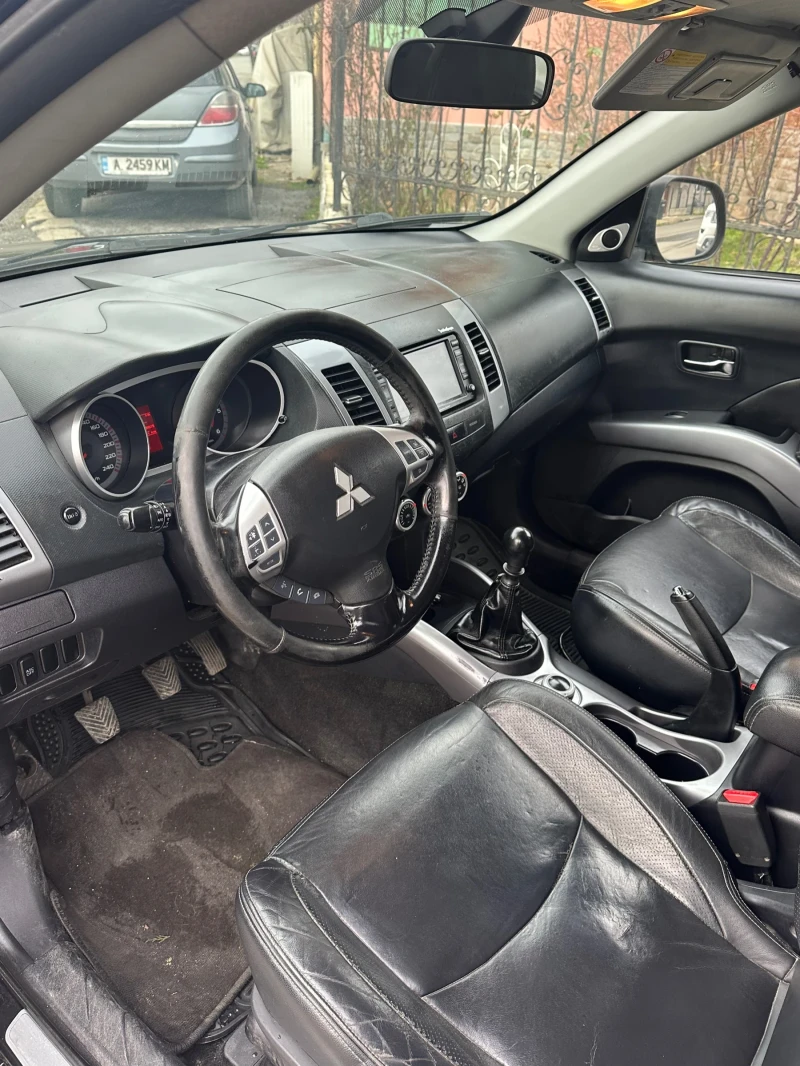 Mitsubishi Outlander, снимка 7 - Автомобили и джипове - 53478360