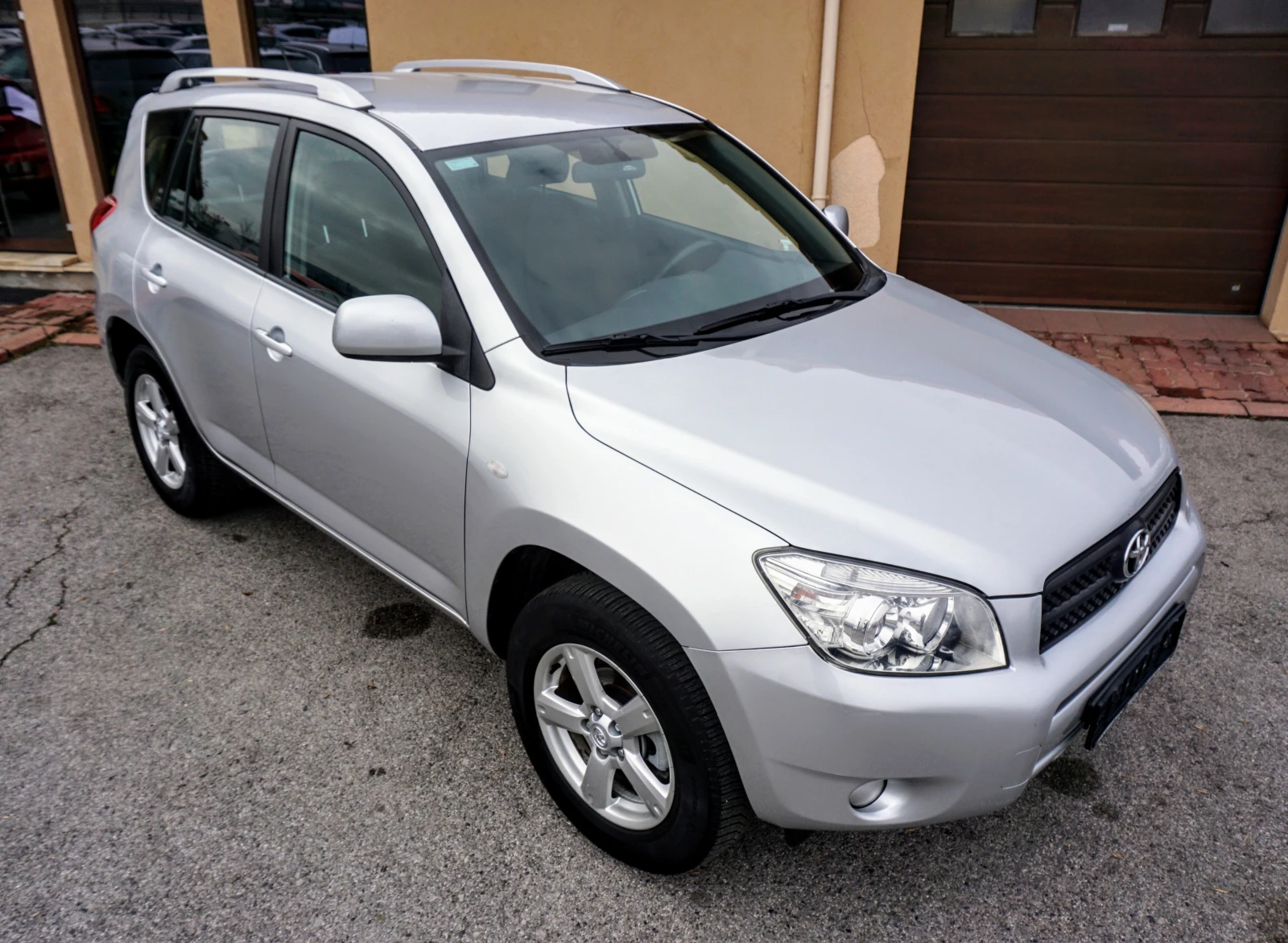 Toyota Rav4 2.0 VVT-I GPL 16V - изображение 2