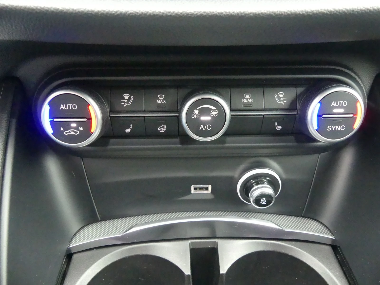 Alfa Romeo Stelvio 2.0/280HP/TURBO/VELOCE/AT8/Q4/ACC/CAM/NAVI/289vpr | Mobile.bg   16