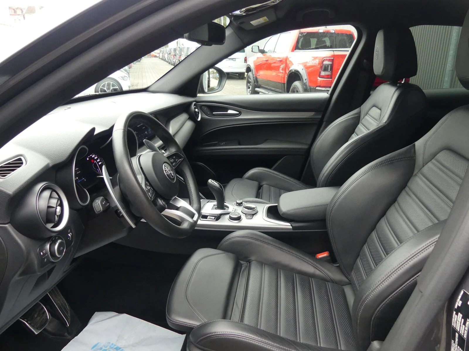 Alfa Romeo Stelvio 2.0/280HP/TURBO/VELOCE/AT8/Q4/ACC/CAM/NAVI/289vpr | Mobile.bg   13