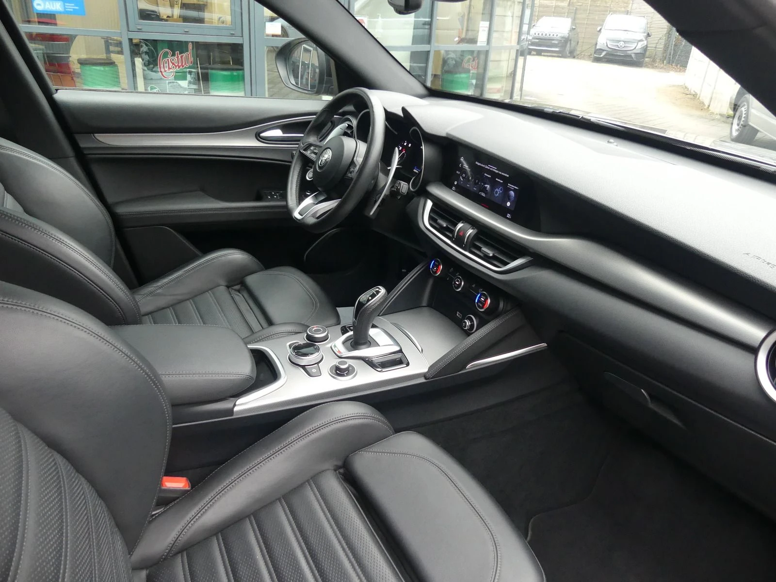 Alfa Romeo Stelvio 2.0/280HP/TURBO/VELOCE/AT8/Q4/ACC/CAM/NAVI/289vpr | Mobile.bg   14