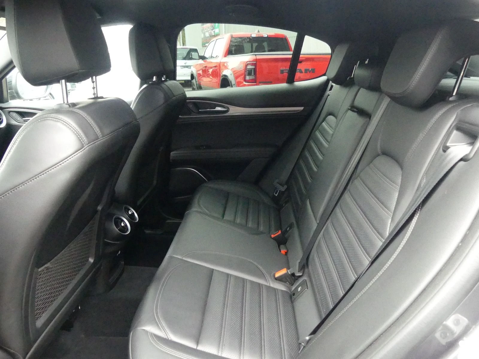 Alfa Romeo Stelvio 2.0/280HP/TURBO/VELOCE/AT8/Q4/ACC/CAM/NAVI/289vpr | Mobile.bg   15