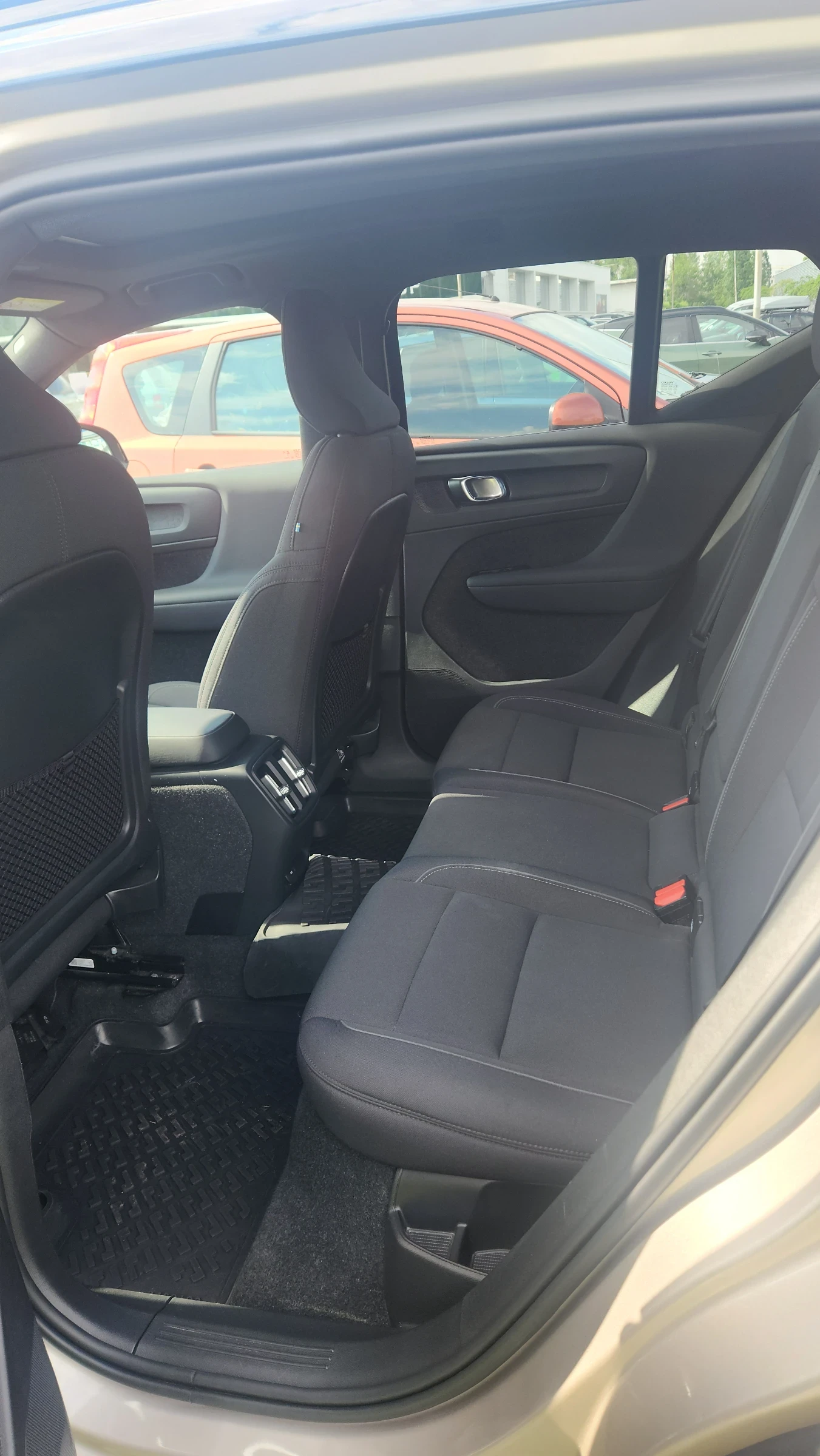 Volvo XC40  - изображение 6