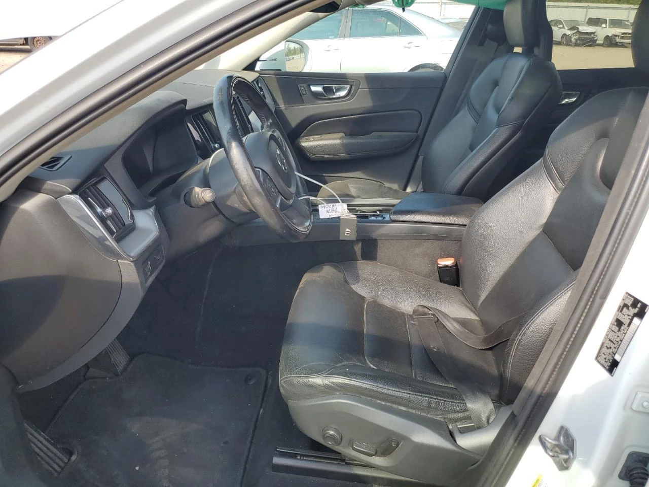 Volvo XC60 * ПАНОРАМА* КОЖА* KEYLESS* ПОДГРЕВ* , снимка 7 - Автомобили и джипове - 53786040