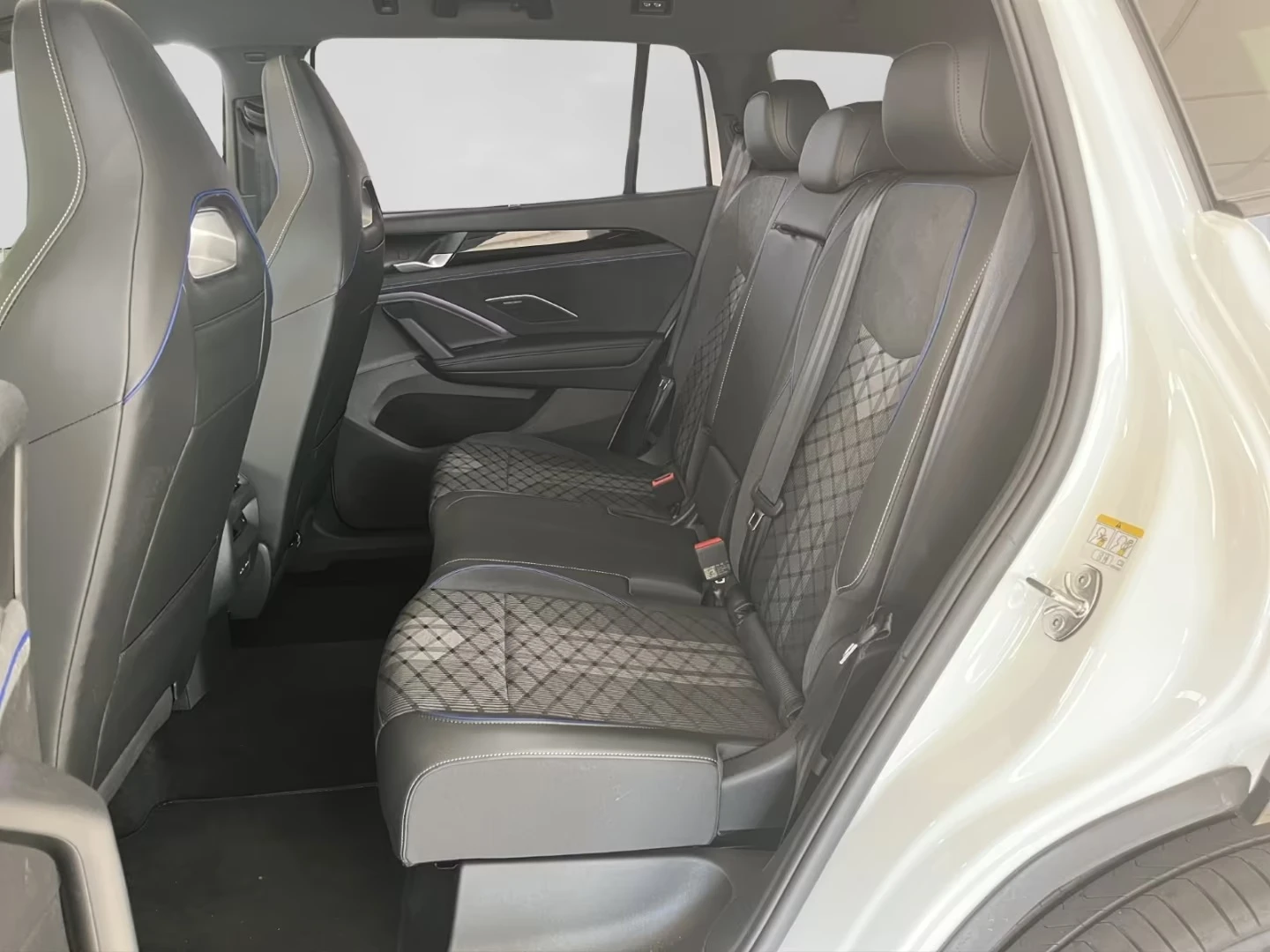 VW Tayron 2.0 TDI 4-MOTION R-LINE PANO 360-CAM HEAD-UP, снимка 13 - Автомобили и джипове - 54768291