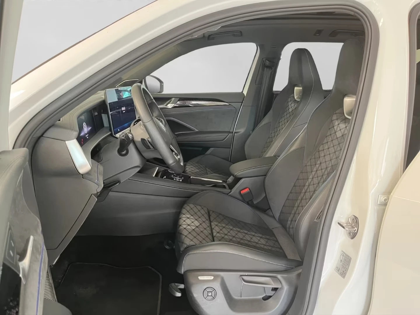 VW Tayron 2.0 TDI 4-MOTION R-LINE PANO 360-CAM HEAD-UP, снимка 10 - Автомобили и джипове - 54768291