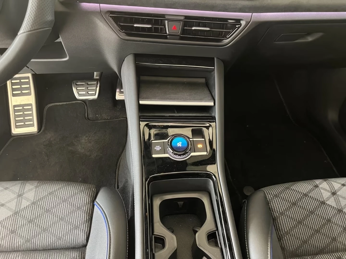 VW Tayron 2.0 TDI 4-MOTION R-LINE PANO 360-CAM HEAD-UP, снимка 9 - Автомобили и джипове - 54768291