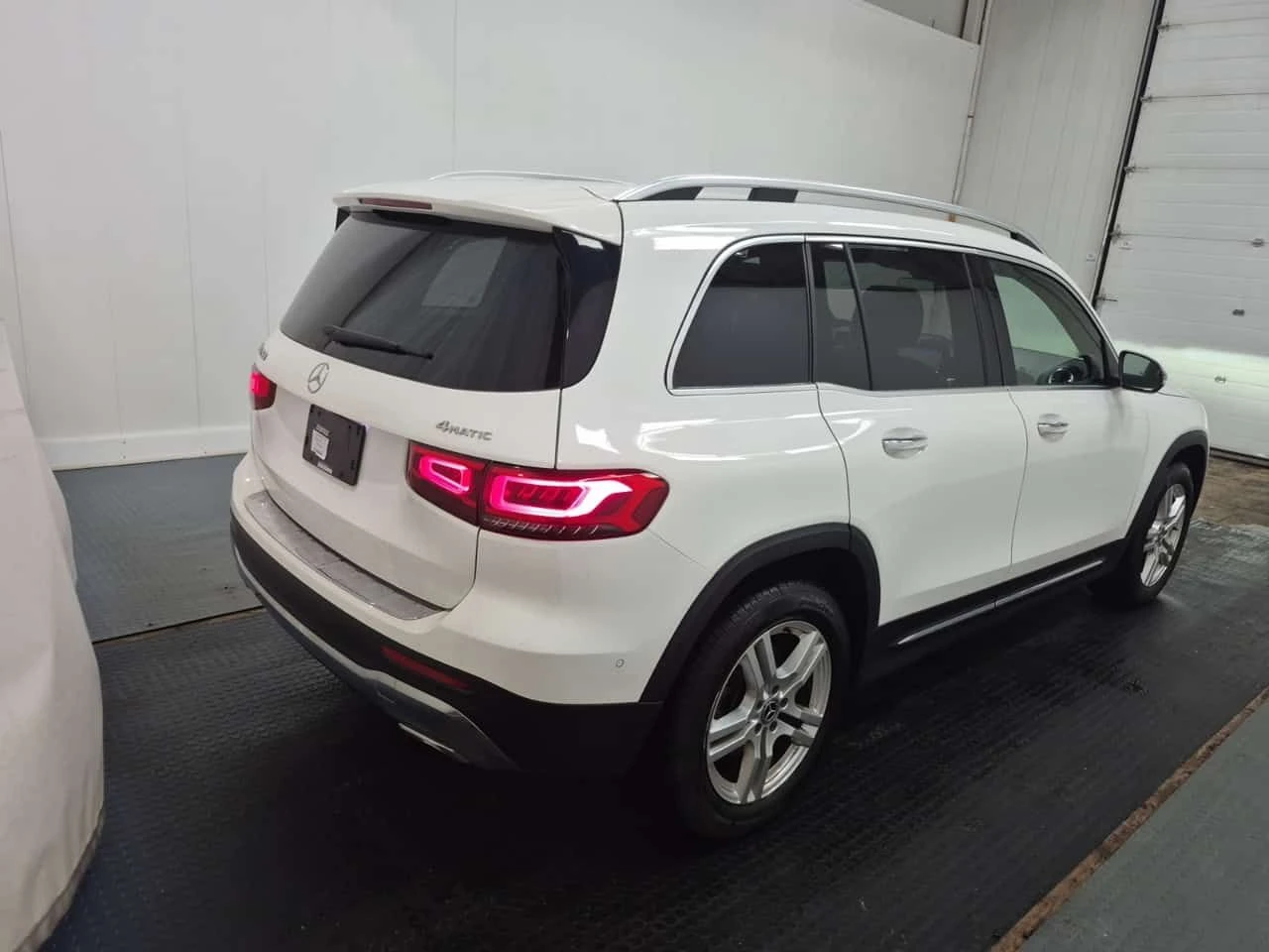Mercedes-Benz GLB * 250 * CARFAX * ЦЕНА ДО БГ, снимка 3 - Автомобили и джипове - 55352294