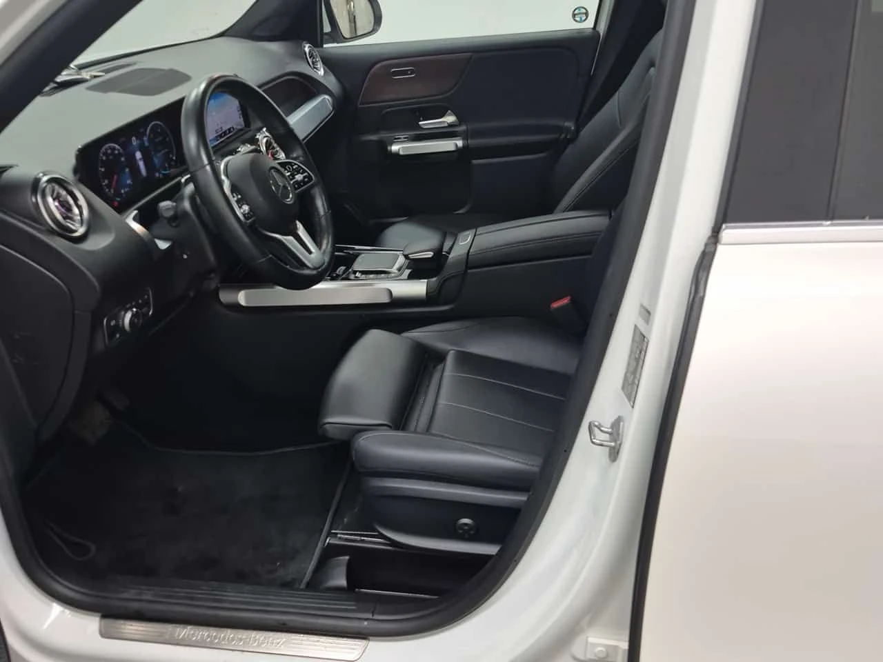 Mercedes-Benz GLB * 250 * CARFAX * ЦЕНА ДО БГ, снимка 7 - Автомобили и джипове - 55352294