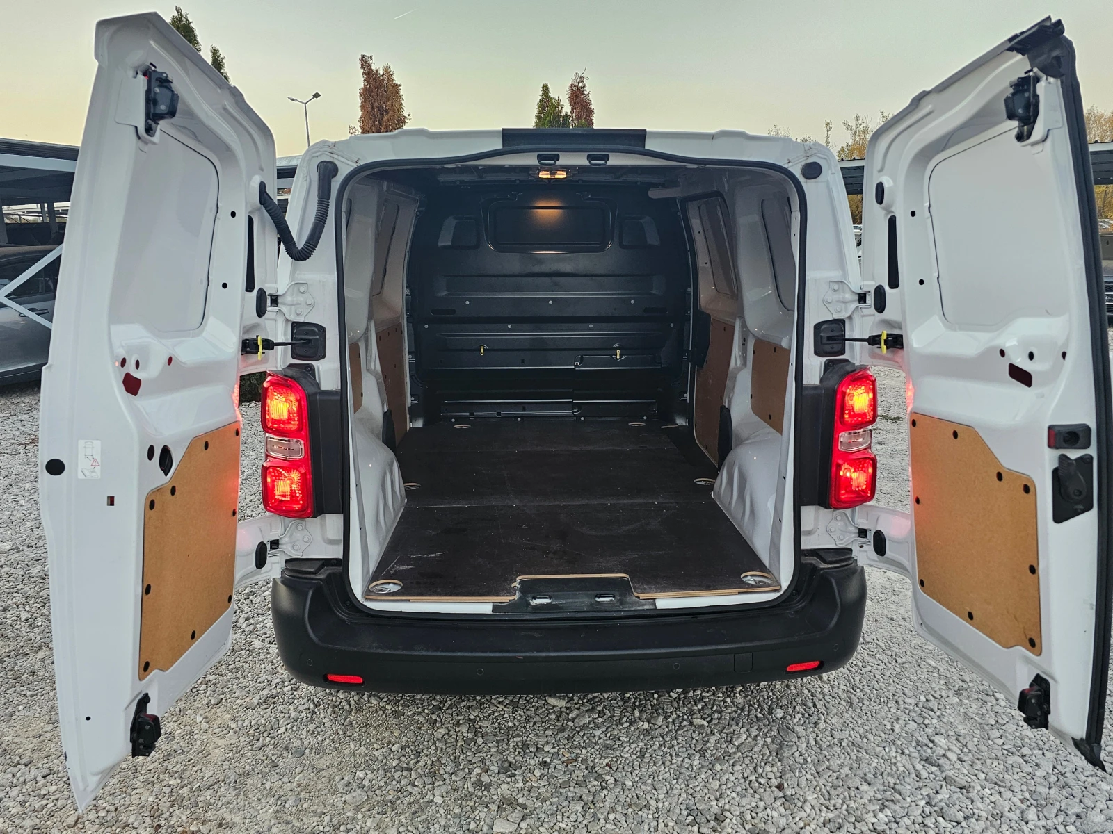 Toyota Proace 1.5 120 ! ! 1600 ! !  | Mobile.bg   15