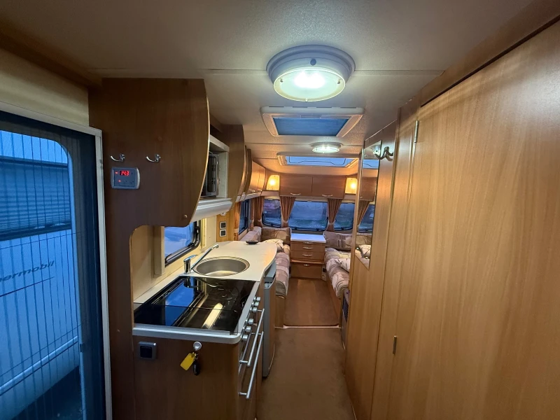 Каравана Tabbert АСЕ JUBILEE-5местна/ДУШ КАБИНА/ФОРСЕЛТ/MOVER/FULL, снимка 5 - Каравани и кемпери - 52861198