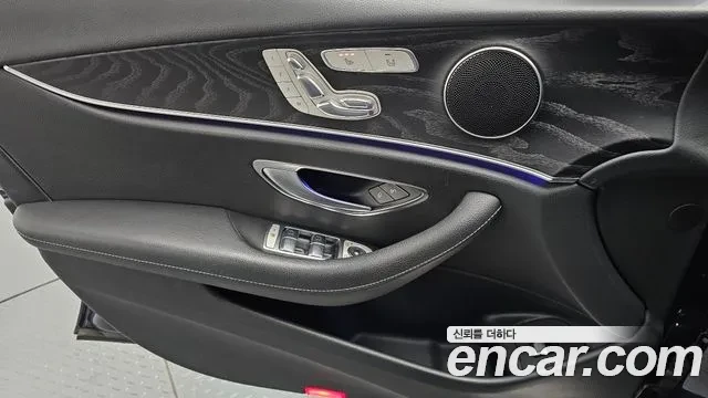 Mercedes-Benz E 220 Avantgarde, снимка 15 - Автомобили и джипове - 53965442