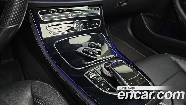 Mercedes-Benz E 220 Avantgarde, снимка 16 - Автомобили и джипове - 53965442
