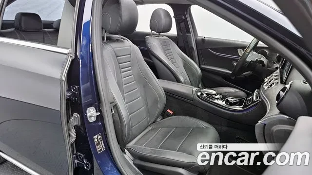 Mercedes-Benz E 220 Avantgarde, снимка 11 - Автомобили и джипове - 53965442