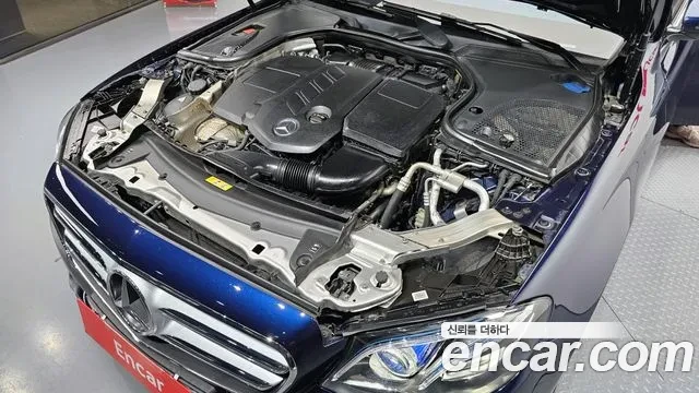 Mercedes-Benz E 220 Avantgarde, снимка 7 - Автомобили и джипове - 53965442