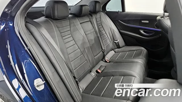 Mercedes-Benz E 220 Avantgarde, снимка 12 - Автомобили и джипове - 53965442