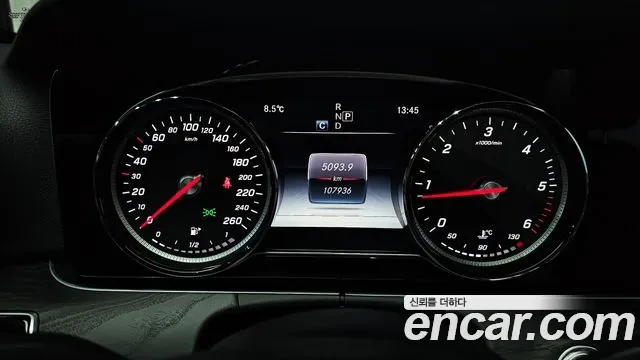 Mercedes-Benz E 220 Avantgarde, снимка 14 - Автомобили и джипове - 53965442