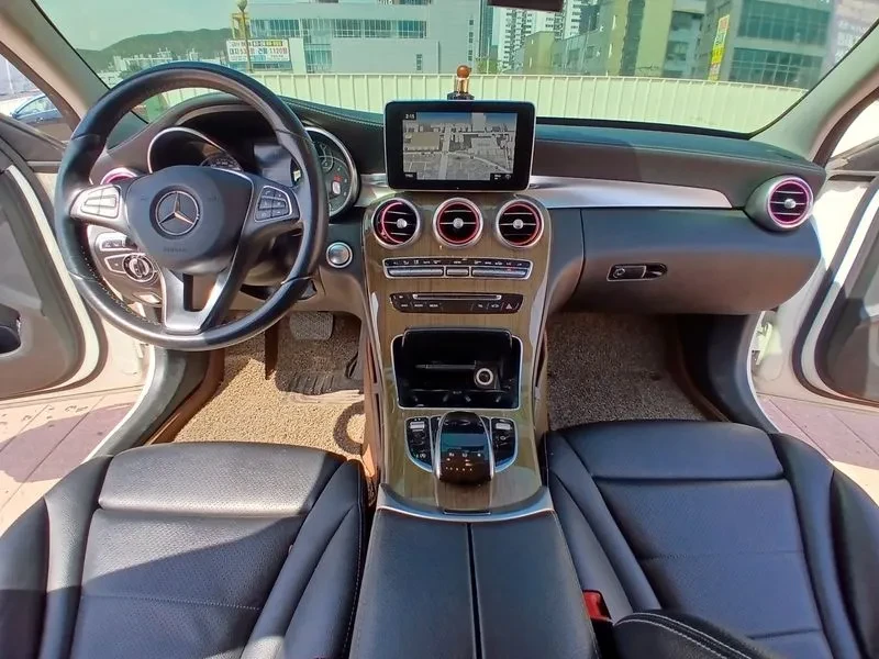 Mercedes-Benz C 220 4MATIC, снимка 10 - Автомобили и джипове - 54282243