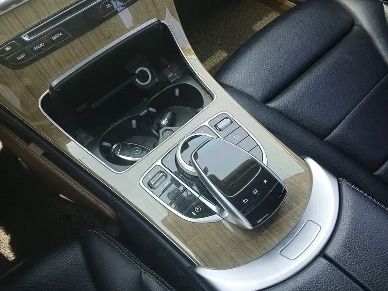 Mercedes-Benz C 220 4MATIC, снимка 9 - Автомобили и джипове - 54282243