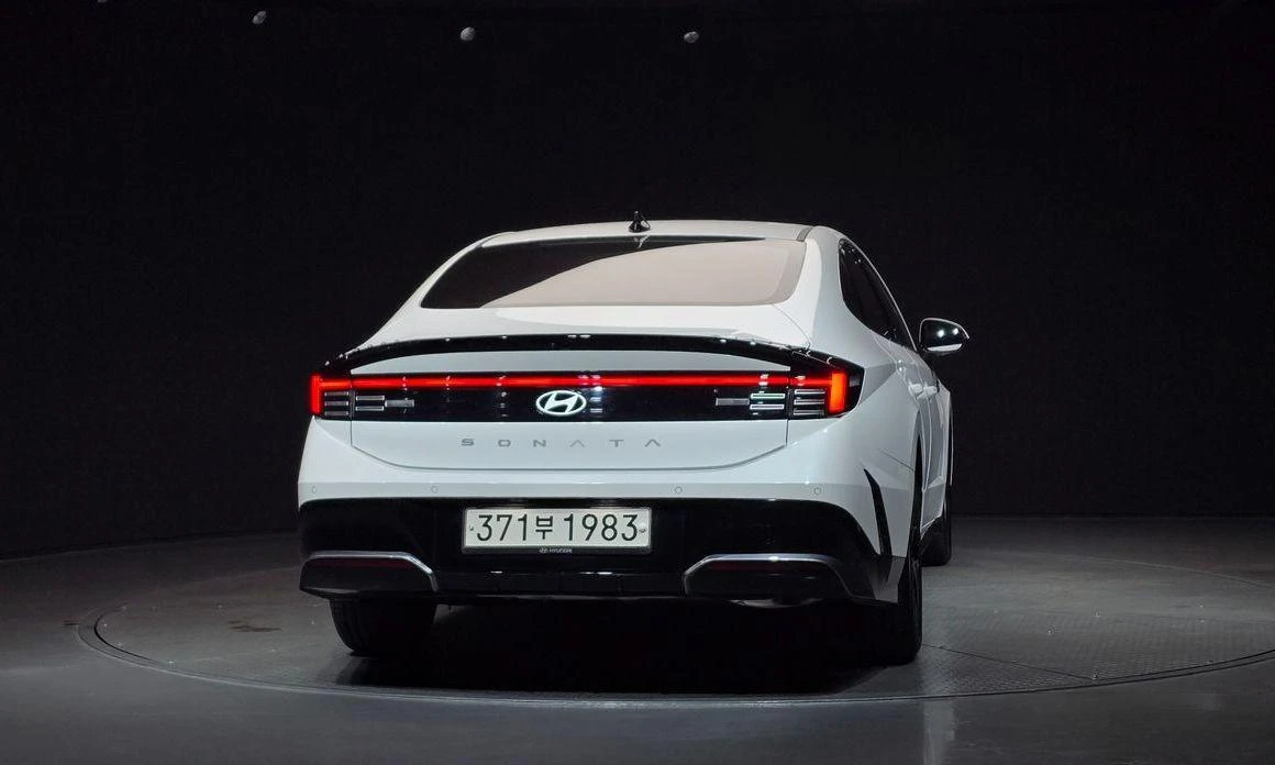 Hyundai Sonata 2.0 LPG Business 1 * НАЙ-ДОБРА ЦЕНА В БЪЛГАРИЯ*  - изображение 4